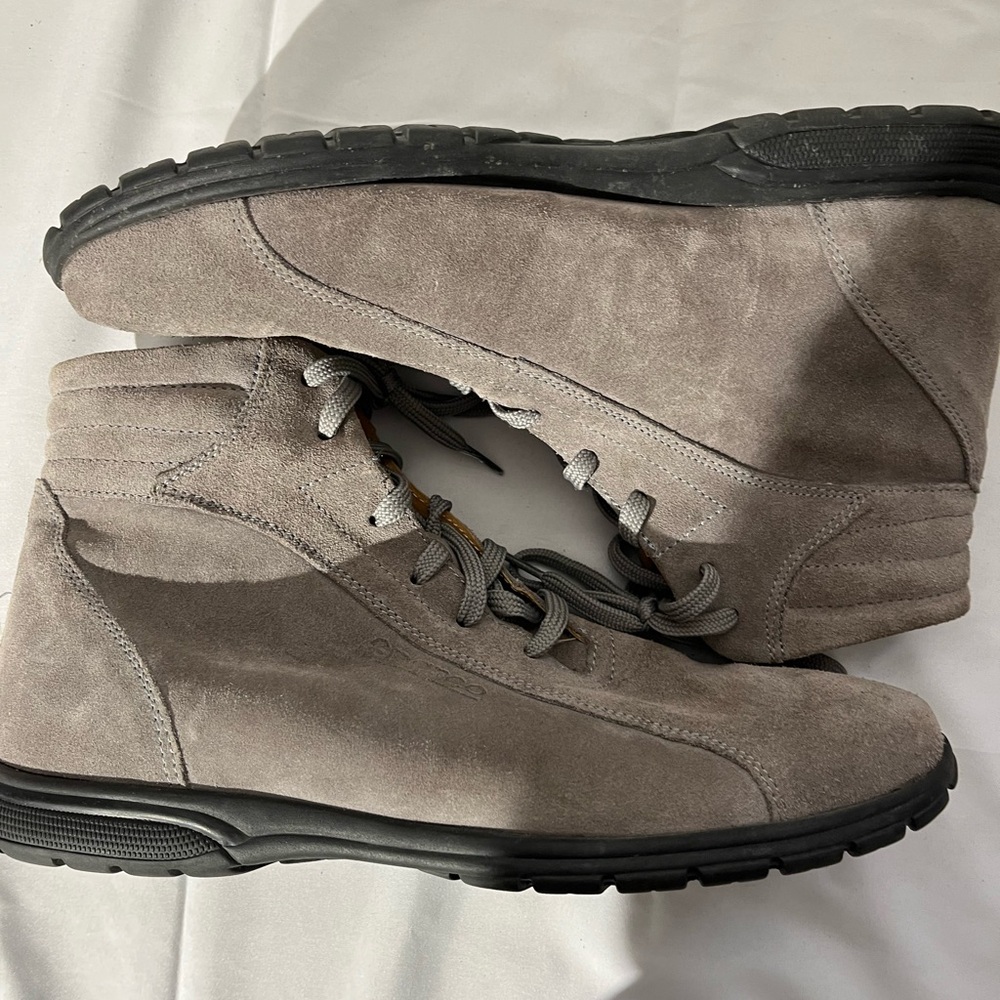 Sperry Gray Sneakers with Cushioned Sole and Breathable Design